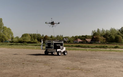 Getest: een drone als vliegende assistent voor landbouwvoertuigen